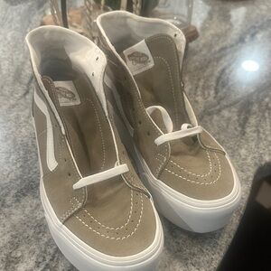Vans Women's Sneakers in Tan and White